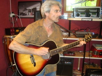 Donne cours guitare solfège Marly-la-Ville Val d&#039;Oise