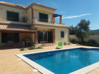 Vente Villa 3 chambres avec piscine et barbecue Loulé Faro