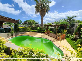 FLIC EN FLAC - Maison spacieuse de 4 chambres à coucher avec piscine et jardin à louer