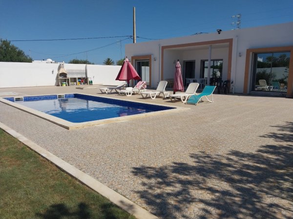 Location annuelle d'une Maison 3 suites piscine plain pied Temlel Tunisie