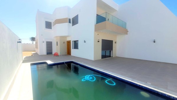 Vente villa neuve piscine houmt souk djerba-ref v 629 Tunisie