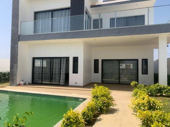 Vente villa 4 chambres, piscine, chambre pour le gardien à Ngaparou 