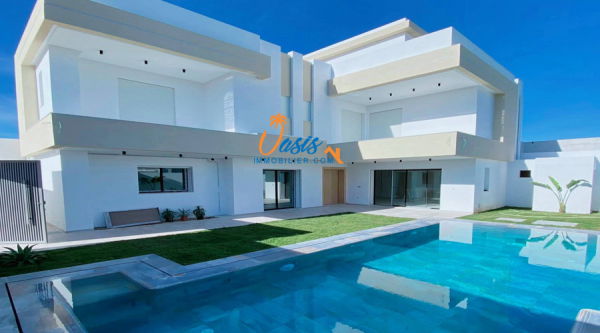 Villa moderne avec piscine