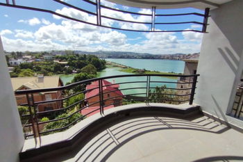 Annonce location iVANDRY APPARTEMENT T3 MEUBLE BELLE VUE LAC DANS 1 RESIDENCE SECURISEE ACTIVITES – 2024- Antananarivo