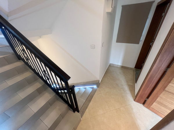 Escalier menant au 2ème étage