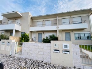 Maison de 4 chambres avec cour, garage et piscine commune - Foz do Arelho