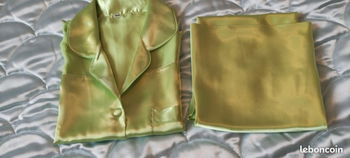 Imitation satin. Très joli