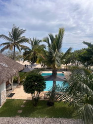 Vue piscine et mer