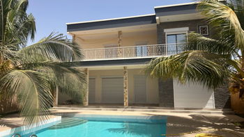 Annonce location Ngaparou Villa 5 chambres piscine Saly Portudal Sénégal
