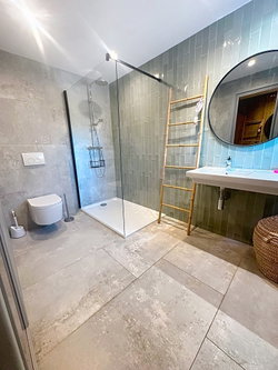 Salle d'eau attenante à la chambre 2