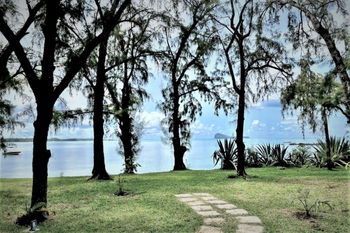 Vente pieds dans l&#039;eau ! belle villa 1 beau terrain mer calodyne Ile Maurice