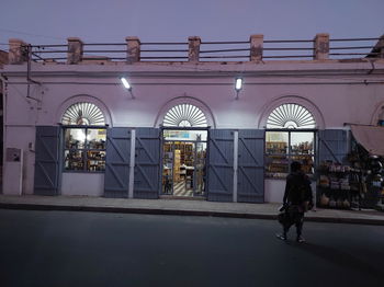 Annonce fonds commerce LIBRAIRIE GALERIE CRÉÉE 2008 300 mètres carrés centre île Saint Louis