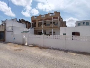 Vente maison 2 étages 2 studios Tunis Tunisie