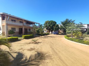 Grande propriété maison terrain habitation commercial Tuléar MADAGASCAR