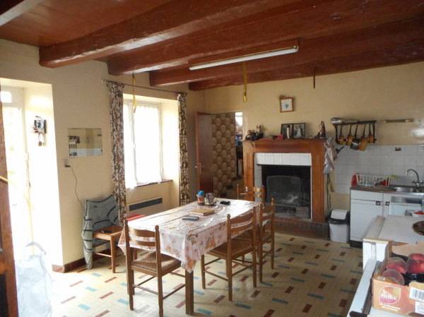 18 mètre de façade trois chambres et 2356 mètres de terrain