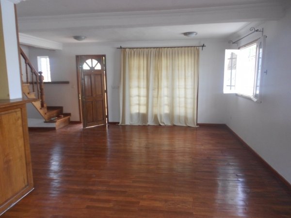 Location villa étage f5 ambodivonkely ambohimanarina Antananarivo