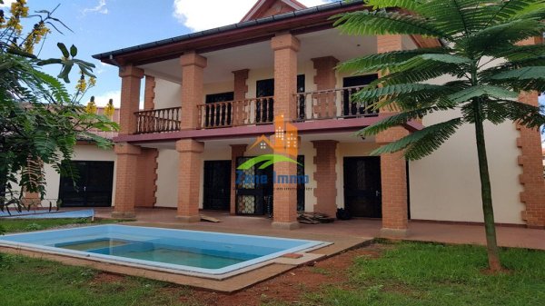 Location Villa étage F6 piscine usage mixte Ivandry Madagascar