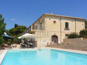 Annonce Vente hameau rénovée piscine vue mer noto Siracusa Italie
