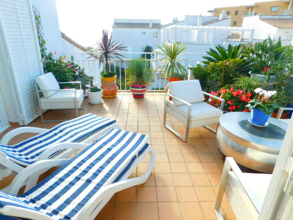 Appartement 2 chambres et terrasse sur la promenade du front de mer de Roses, Costa Brava