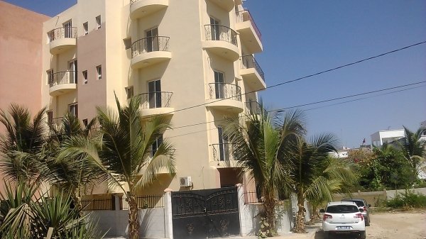 Vente immeuble r+4 toute neuve aux almadies Dakar Sénégal