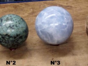 sphère bois fossilisé calcite ou turquoise 10 14 cm Sedan Ardennes