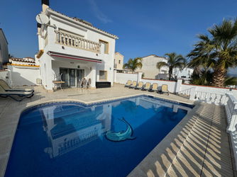 Vente super villa al canal empuriabrava Espagne