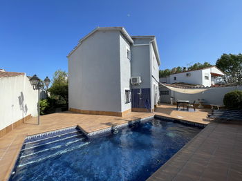 piscine avec terrasse