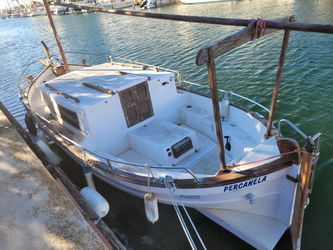 Amarrée dans un port privé.