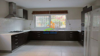 Location Villa étages F8 piscine Ambatobe Antananarivo Madagascar