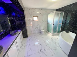 Salle de bain et baignoir