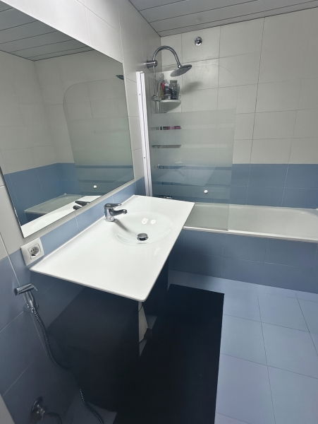 Appartement moderne avec terrasse, piscine et parking à 5 minutes de la plage