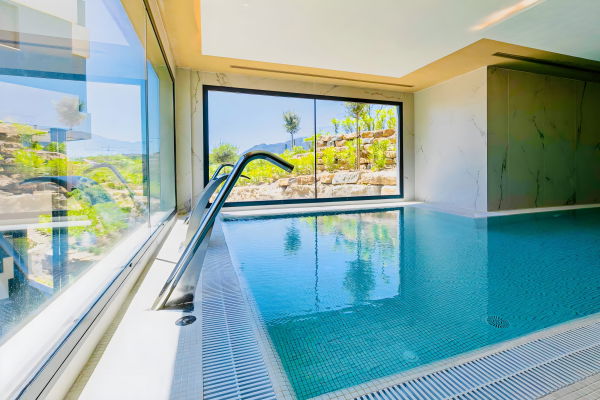 Piscine intérieure