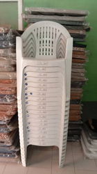 Chaise plastique avec bras