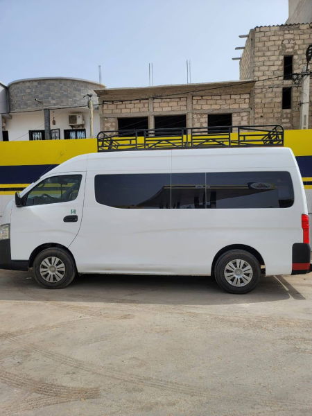 Location minibus Nissan Urvan 12 places