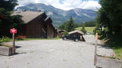 ENTREE DE LA PROPRIETE PARKING HAUT