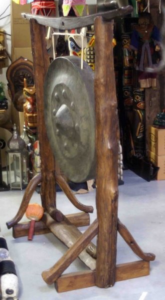 gong ancien fer support H 160 cm Sedan Ardennes
