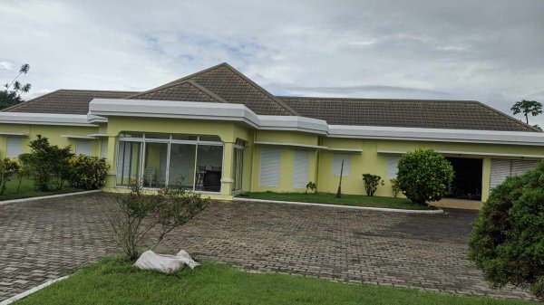 vente villa basse piscine tamatave dans 1 quartier residentiel toamasina