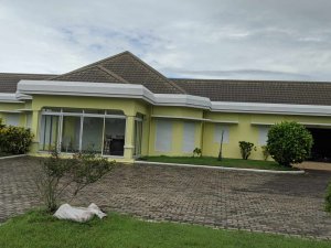 vente villa basse piscine tamatave dans 1 quartier residentiel toamasina