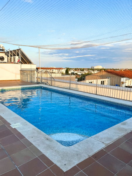 Appartement moderne avec terrasse, piscine et parking à 5 minutes de la plage