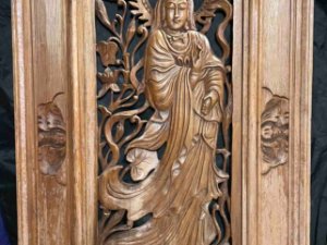 Cadre en bois sculpt&eacute; de Kwan Yin - H: 102 cm