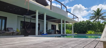 Propriété d’Exception à Moorea : Villa de Prestige et Deux Maisons en Bord de Lagon