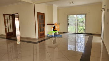 Vente Villa étage F5 780m² terrain Ivandry Madagascar