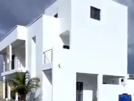 Vente Belle villa R+2 ngaparou Saly Portudal Sénégal