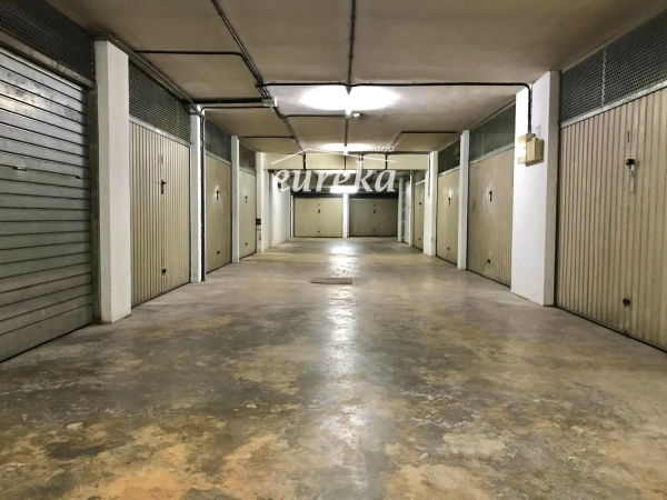 Garage en vente á Roses, avec 37m2 et fermé.