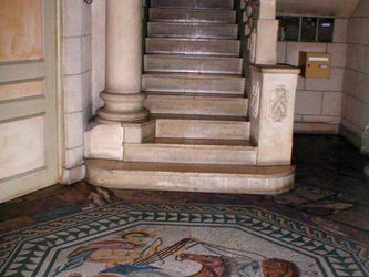entrée des 4 copriétaires et à gauche mon appatement
