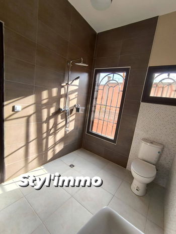 location SPLENDIDE APPARTEMENT T5 À #AMBATOLAMPY_TSIMAHAFOTSY ST 195 Antananarivo