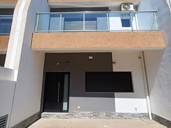 Annonce location ANDROHIBE MAISONS DUPLEX NEUVES T6 VIDE OU MEUBLEES DANS UEN RESIDENCE GROUPE ELECTROGENE PISCINE 5 MINUTES VOITURE DES ECOLES Antananarivo