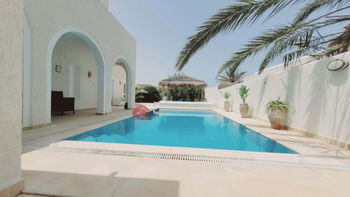 Villa plain-pied avec piscine