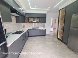 villa S+3 avec piscine proche de la polyclinique de hammamet