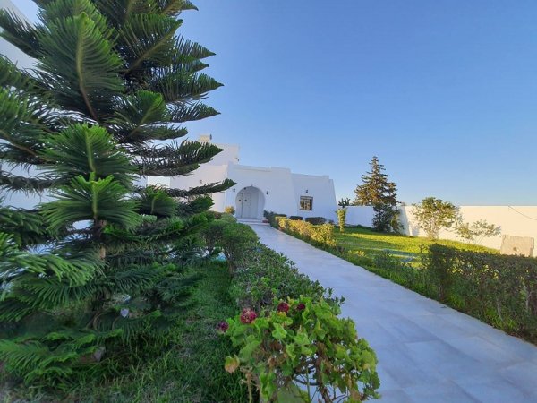 Pour location annuelle villa mahboubine Djerba Tunisie